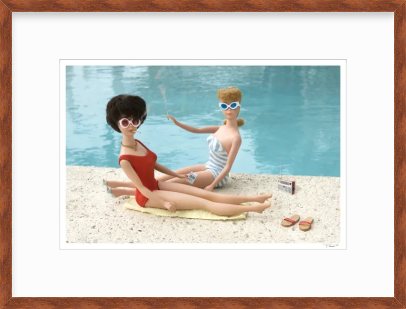 Smokin' Girls by the Pool