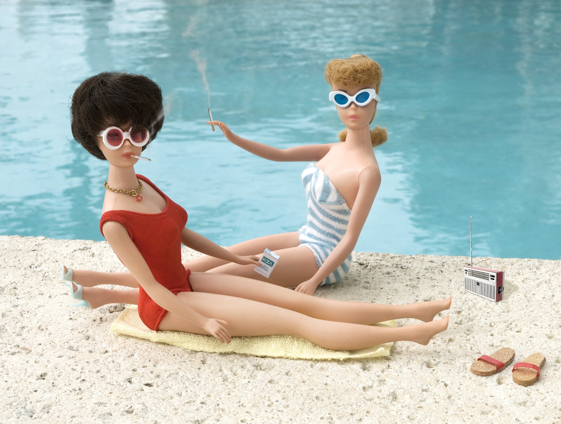 Smokin' Girls by the Pool