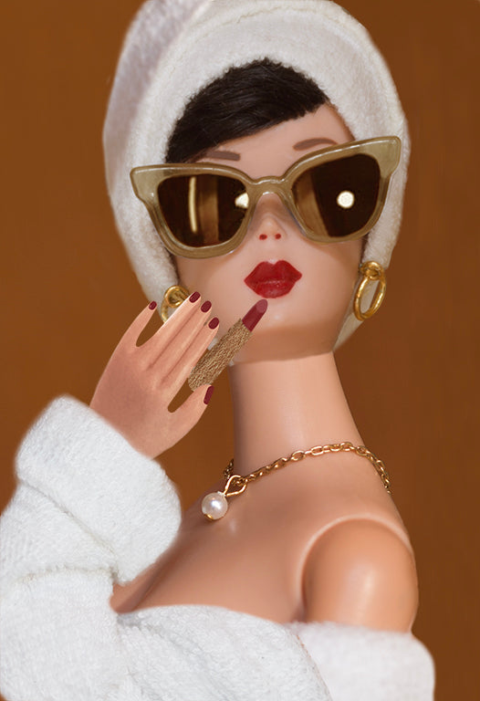 Lipstick Girl Brunette